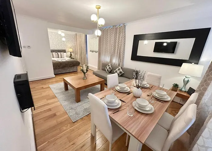 Beautiful Marble Arch Flat
